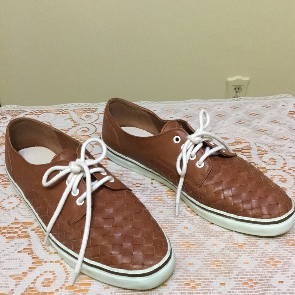 7 1/2 N Bandolino Tennis Shoes